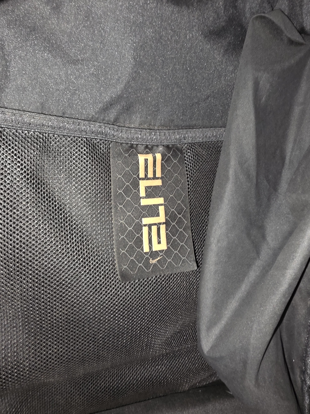 Nike Elite Shoulder Bag Black One Size Mens Padded Zip Pockets. - Picture 3 of 9